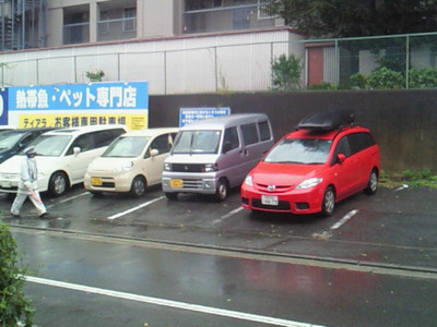 ティアラ横浜店の駐車場